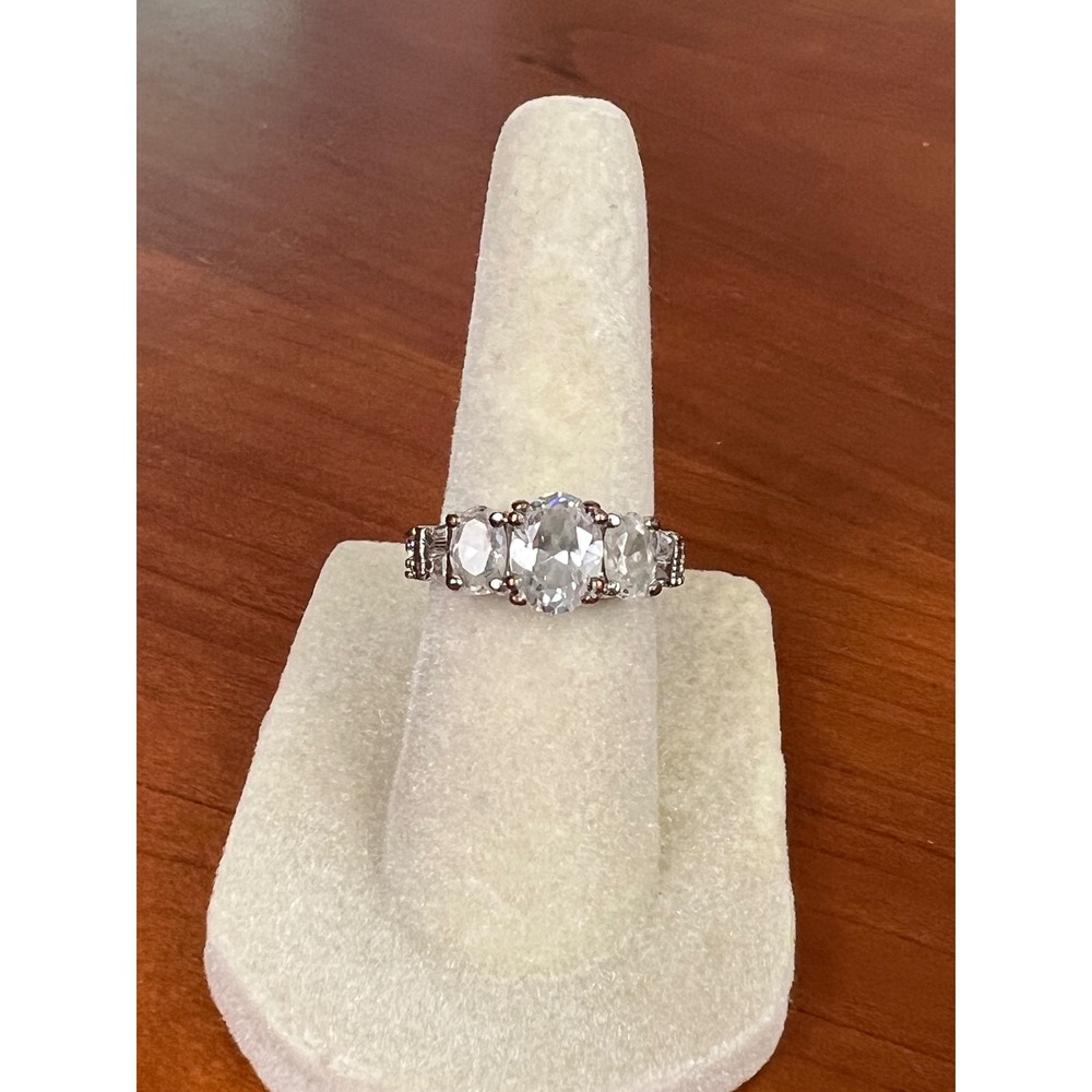 Avon Vintage Three Stone Oval Clear Crystal Ring Silver Tone Size 5